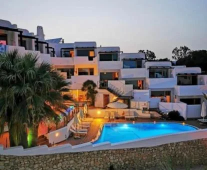 Precioso establecimiento con piscina exterior ideal para escapadas en pareja.