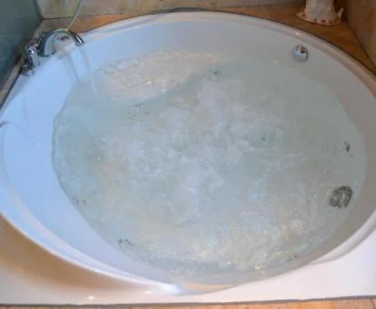Maravilloso jacuzzi circular del apartamento dúplex de este establecimiento.