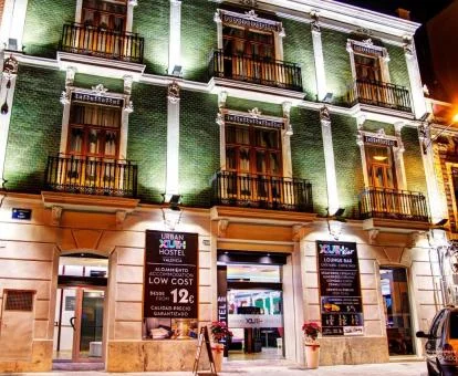 Fachada de este hostel solo para adultos del centro de la ciudad.