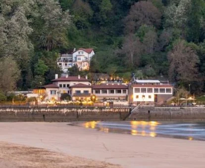 Edificio de este hotel boutique en un maravilloso entorno natural a poca distancia de la playa.