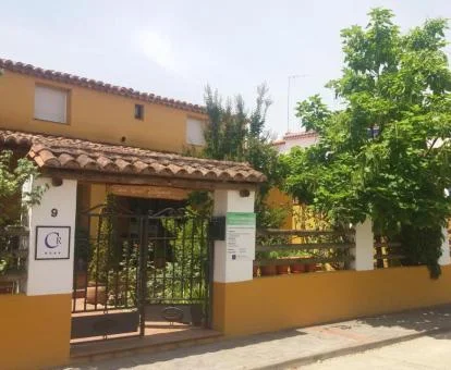 Fachada de este coqueto hotel rural solo para adultos.