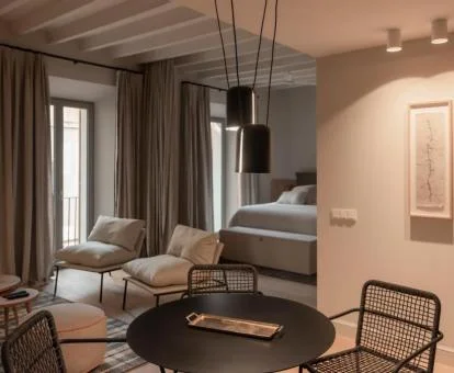 Interior de una de las coquetas suites del hotel.