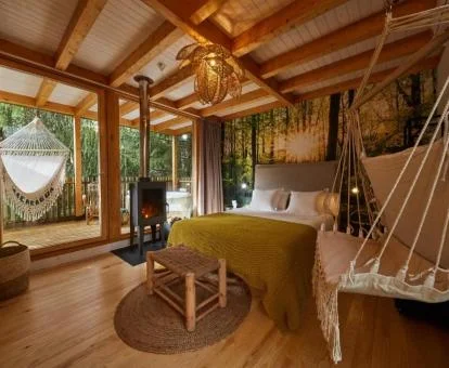 Interior de una de las fabulosas cabañas con jacuzzi privado del establecimiento.