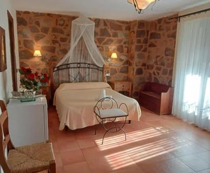 Una de las acogedoras habitaciones de estilo tradicional del hotel.