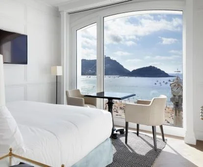 Una de las preciosas habitaciones con vistas al mar de este hotel solo para adultos.