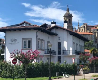 Edificio de este hotel con encanto cercano a atractivos para visitar.