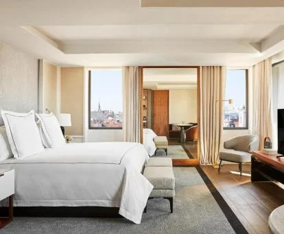 Una de las espaciosas habitaciones con sala de estar de este precioso hotel.