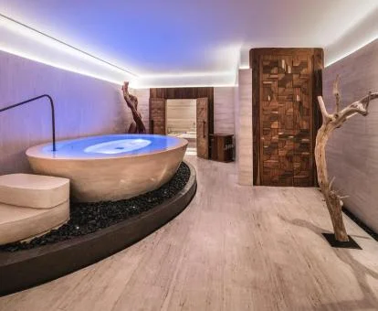 Instalaciones de este lujoso centro de bienestar con piscina cubierta.