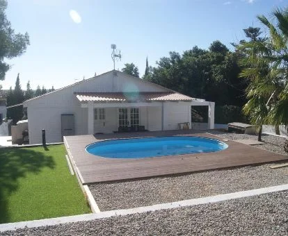 Hermosa casa rural independiente con piscina privada y amplia zona exterior.