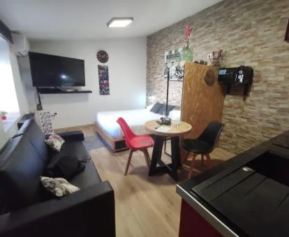 Interior de este acogedor apartamento con jacuzzi ideal para parejas.